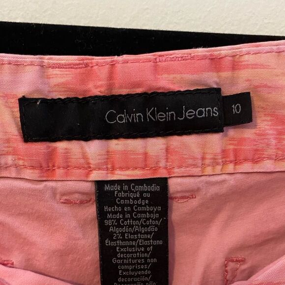 Calvin Klein Shorts, Pink Brushstroke Pattern Chino Style Shorts, Size 10 - Picture 2 of 3